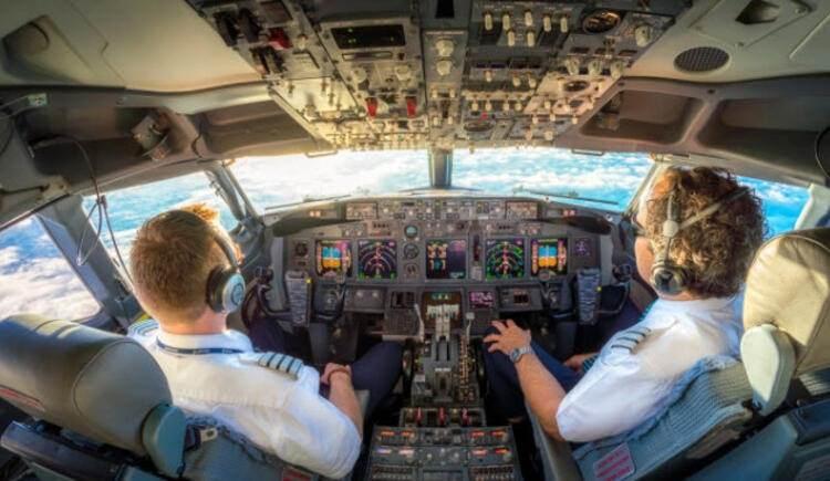 <p>Uçakta her yolculuk bir ya da iki saat sürmüyor. Pilotlar için gece uçuşlarında gerekli emniyet tedbirlerinin alındığı kısa dinlenme prosedürü mevcuttur.</p>

<p> </p>
