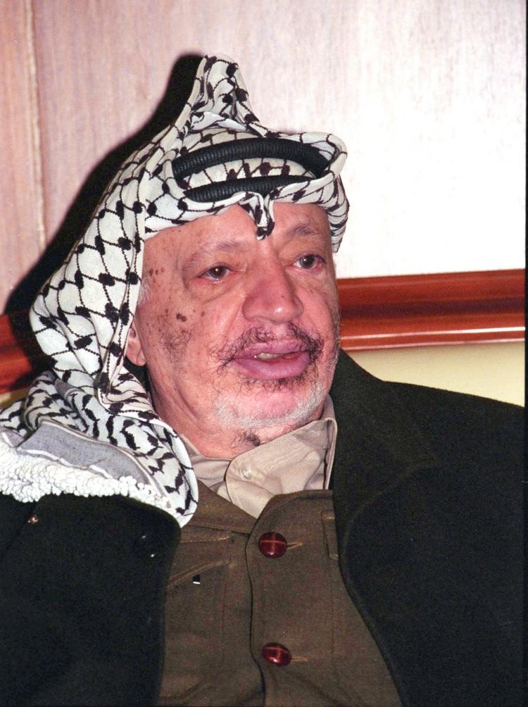 <p>Filistin'in efsane lideri Yasir Arafat, ölümünün üzerinden 15 yıl geçse de hafızalarda hala Filistin davasının en önemli simgesi olmaya devam ediyor.<br />
<br />
5 Nisan 1999'da Filistin Devlet Başkanı Yaser Arafat, Ankara'ya geldi.</p>
