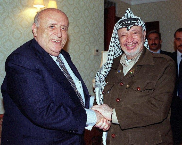 <p>5 Ağustos 2000'de Filistin Devlet Başkanı Yaser Arafat, Cumhurbaşkanı Süleyman Demirel ile görüştü. </p>
