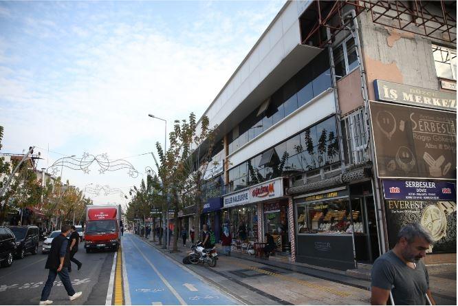 <p>İstanbul Caddesi üzerinde bulunan ve depremde yıkılan Düzce İş Merkezinin şimdiki hali</p>
