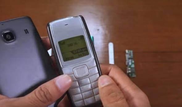 <p>Eski Nokia veya bir başka telefonunuzun içini açın.</p>
