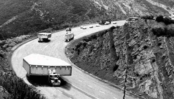 <p>51. Bölge, Las Vegas’ın 153 km kuzeyinde Nevada test sahası ve Nellis Hava Kuvvetleri sahası ile çevreleniyor.</p>
<p> </p>