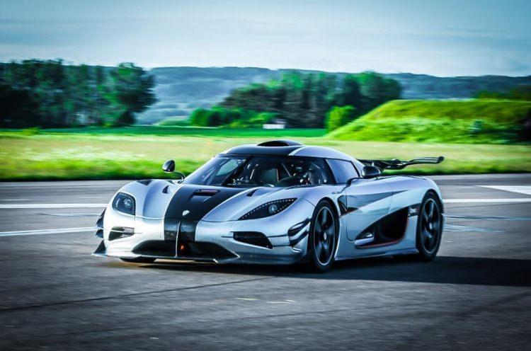 <p><strong>Koenigsegg One: </strong></p>
<p>2 Milyon Dolar</p>