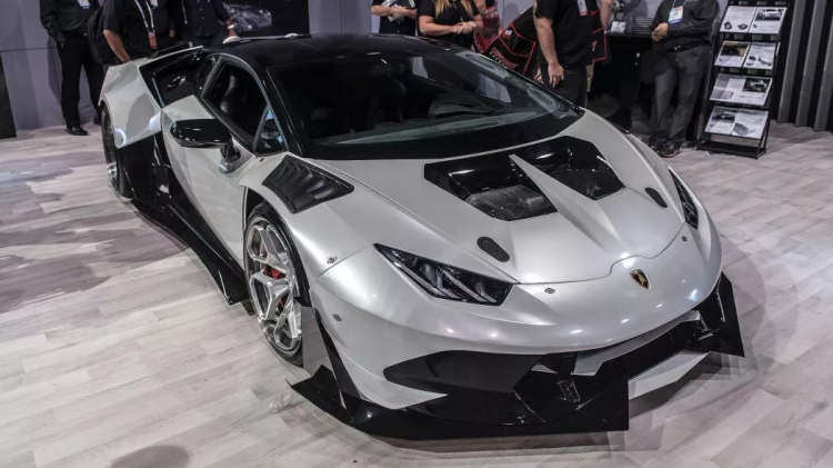 <p><strong>Twin-turbo Lamborghini Huracan</strong></p>