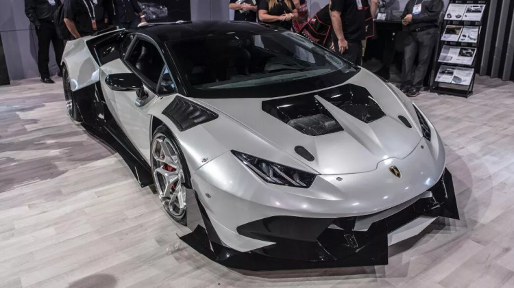 <p><strong>Twin-turbo Lamborghini Huracan</strong></p>
