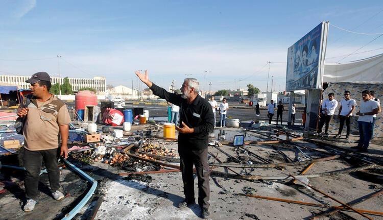 <p>Protestolar başladığından beri ilk kez canlı yayında açıklama yapan Cumhurbaşkanı Berham Salih ise, seçim sistemindeki değişiklik için bir taslak üzerinde çalışmaya başladıklarını ilan etti.</p>
<p> </p>
