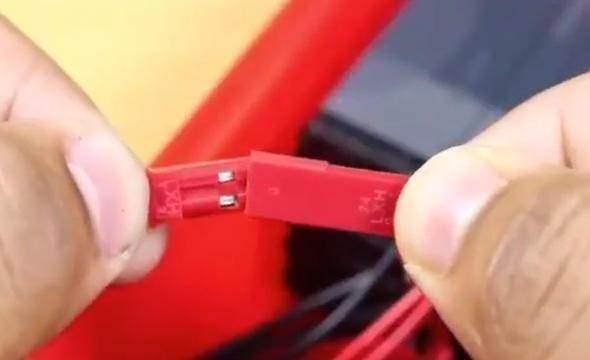 <p>Şimdi son aşamaya geçiyoruz ve kablo bağlantılarını gerçekleştiriyoruz.</p>

