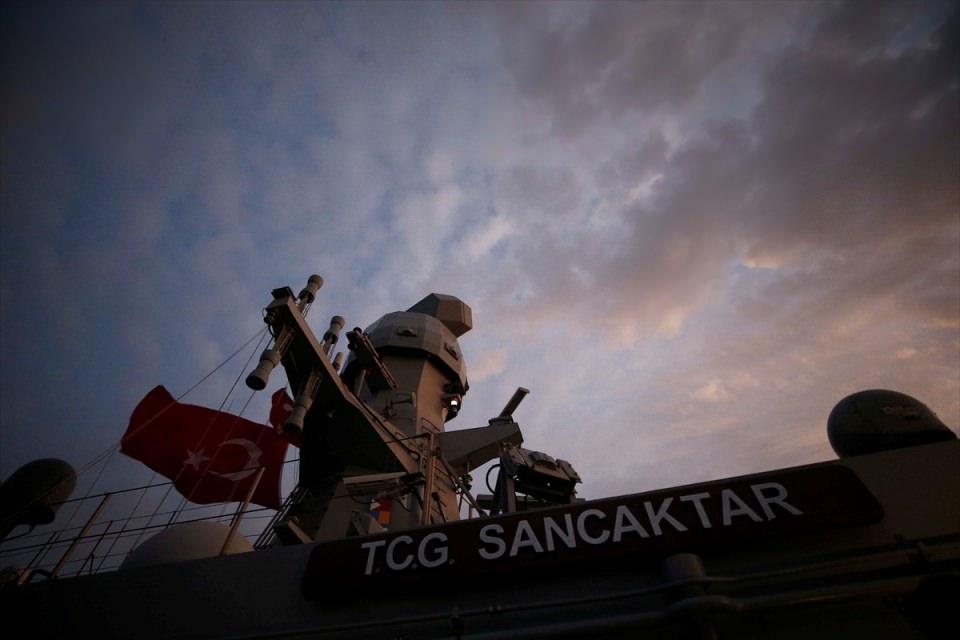 <p>Tatbikatı görüntüleyecek basın mensupları da Aksaz Deniz Üssü'nde bulunan, Türkiye'de inşa edilen ve dünyanın en büyük amfibi çıkarma gemilerinden TCG Sancaktar'da yer aldı.</p>

<p> </p>

