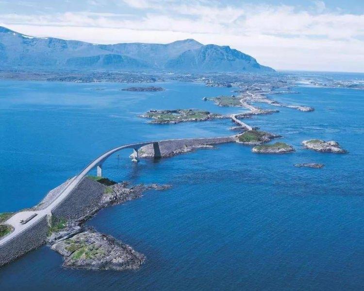 <p>Norveç'te bulunan "Atlanterhavsveien Yolu" (Atlantik Yolu)...</p>
