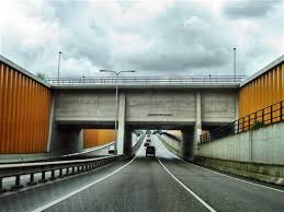 <p>2002 yılında trafiğe açılan yol, 25 metre uzunluğunda ve 19 metre genişliğinde.</p>