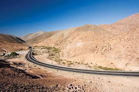 <p>Arica-Iquique Yolu, Şili<br />
Hız yapanların birçoğunun ölümüne sebep olan yol.</p>

<p> </p>
