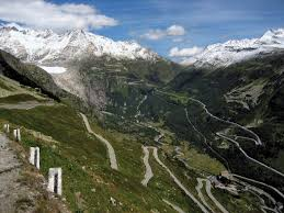 <p>İsviçre'de bulunan bu yol deniz seviyesinden tam2436 metre yüksekte...</p>
