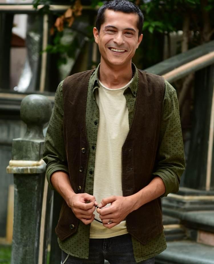 <p><strong>&Ouml;D&Uuml;LLERİ:</strong><br />
&nbsp;</p>

<p>2003 - 40. Antalya Film Şenliği - Umut Veren Gen&ccedil; Oyuncu (Karşılaşma)</p>

<p>2003 - 15. Ankara Film Festivali - Mehmet Emin Toprak Umut Veren Yeni Erkek Oyuncu (Karşılaşma)</p>

<p>2003 - 25. Siyad T&uuml;rk Sineması &Ouml;d&uuml;lleri - Yılın Umut Veren Sanat&ccedil;ısı (Karşılaşma)</p>

<p>2004 - 11. &Ccedil;ASOD "En İyi Oyuncu" &Ouml;d&uuml;lleri - Umut Veren Erkek Oyuncu (Karşılaşma)</p>

<p>2009 - 20.Ankara Film Festivali - En İyi Yardımcı Erkek Oyuncu (G&ouml;kten &Uuml;&ccedil; Elma D&uuml;şt&uuml;)</p>

<p>2011 - 16. Sadri Alışık &Ouml;d&uuml;lleri "yılın en iyi erkek oyuncusu" &Ccedil;akal (film) - Erhan Kozan</p>
