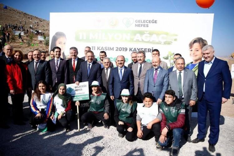 <p>Cumhurbaşkanı Recep Tayyip Erdoğan’ın himayelerinde Türkiye genelinde başlatılan 11 Milyon Fidan Dikim Etkinliği kapsamında Kayseri’de 157 lokasyonda 487 bin 500 fidan bugün toprakla buluşturulacak.</p>
<p> </p>