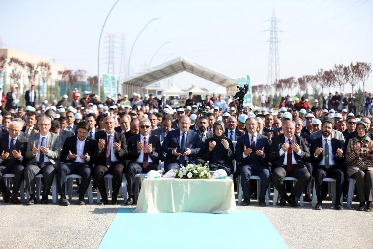 <p>Sanayi ve Teknoloji Bakanı Mustafa Varank, Milli Ağa&ccedil;landırma G&uuml;n&uuml; "11 Milyon Ağa&ccedil;; Bug&uuml;n Fidan, Yarın Nefes" kampanyası kapsamında Konya'da ger&ccedil;ekleştirilen fidan dikimi t&ouml;renine katıldı.</p>

<p>&nbsp;</p>
