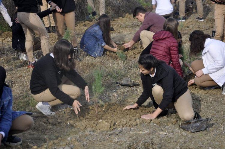 <p>Tekirdağ&rsquo;ın Muratlı il&ccedil;esinde Anadolu Lisesi, Cumhurbaşkanı Recep Tayyip Erdoğan&rsquo;ın teşvikleri ile başlatılan &lsquo;Geleceğe Nefes&rsquo; kampanyasına 100 fidan dikerek katıldı.</p>

<p>&nbsp;</p>
