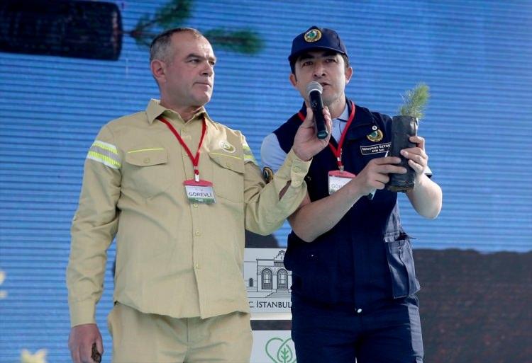 <p>&nbsp;Etkinlikte, g&ouml;revliler vatandaşlara ağa&ccedil;ları nasıl dikmeleri gerektiğini g&ouml;sterdi.</p>
