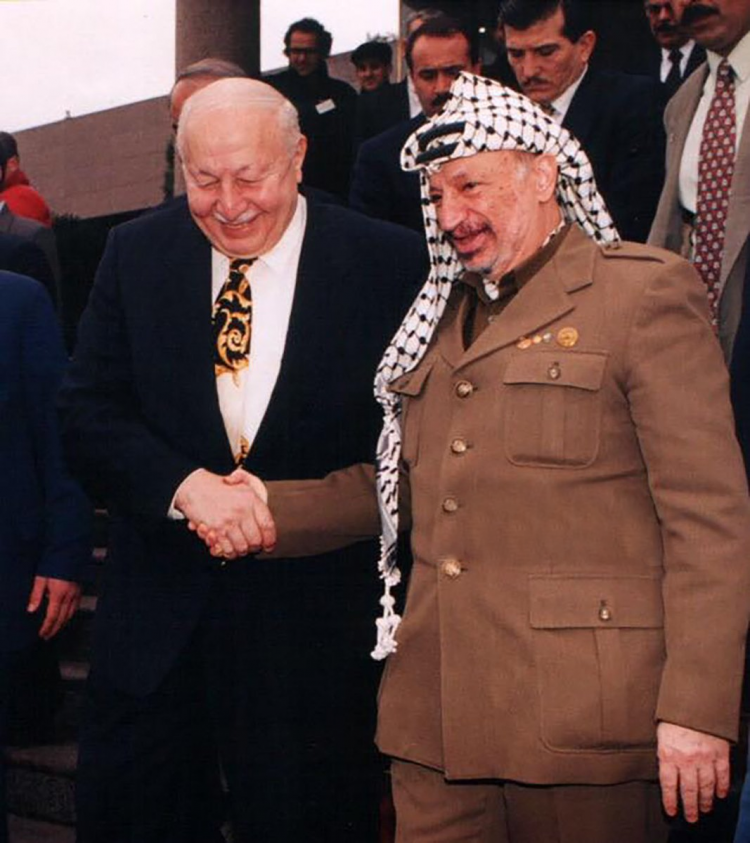 <p>Filistin Devlet Başkanı Yaser Arafat, Erbakan Hoca ile görüştü.</p>
