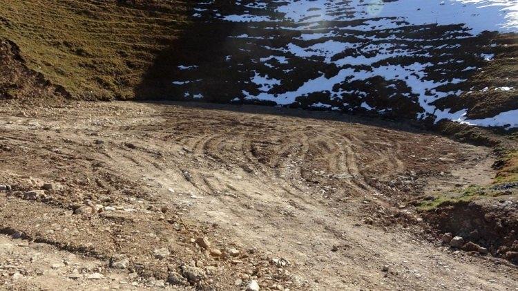 <p>''GÖL ALANI ESKİ HALİNE GETİRİLDİ''</p>
<p>Gümüşhane Valiliği'nden Dipsiz Göl'deki kazı çalışmasıyla ilgili dün yazılı açıklama yapıldı.</p>