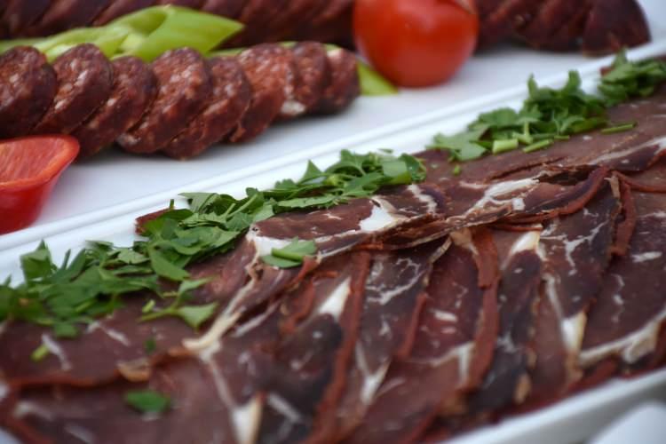 <p>Gastronomi Turizmi Çalıştayı ile kentin mutfağının tanıtımına yönelik yol haritasının çizileceğini ifade eden Büyükkılıç, çalıştaydan çıkacak bildirilerin kamuoyuyla paylaşılacağını belirtti. </p>
<p> </p>