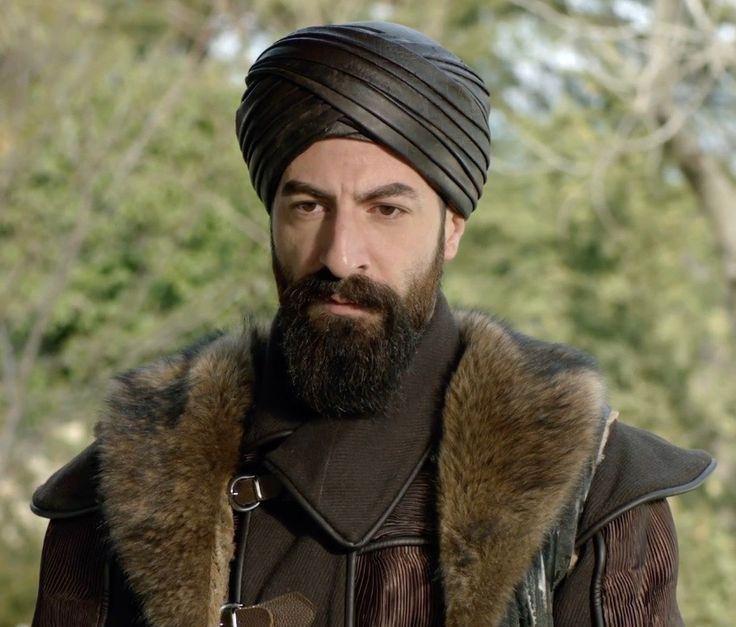 <p>Son 3 yılda neredeyse her dizi de oynayan İsmail Demirci Muhteşem Yüzyıl Kösem de Kemankeş Kara Mustafa Paşa Mehmed: Bir Cihan Fatihi’nde Şehzade Orhan, Çarpışma dizisinde Galip ve Yasak Elma dizisinde de Kaya karakteri ile yer almış yer aldığı her diziye renk katmayı başarmıştır. Sakin ve erdemli bir kişilik yapısı vardır.</p>