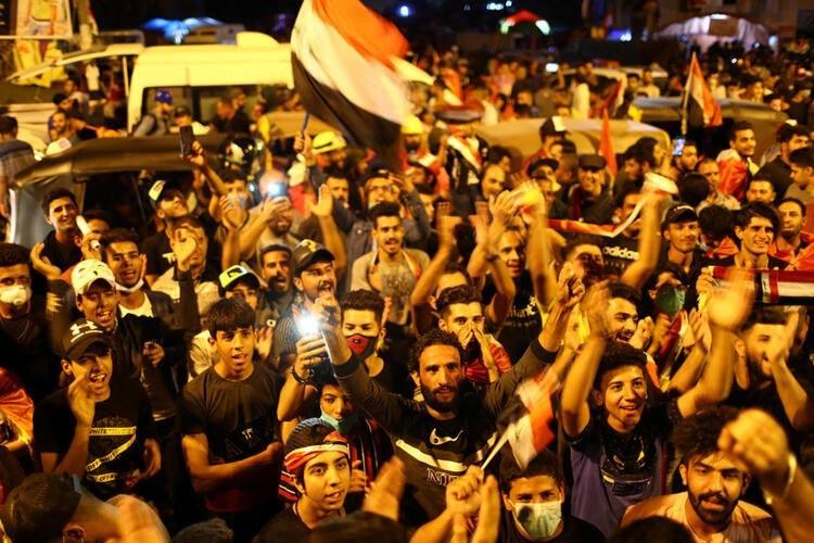 <p>Irak'ta 2005'ten sonra sürdürülen sisteme göre Başbakan Şii, Cumhurbaşkanı Kürt ve Meclis Başkanı Sünni politikacılar arasından seçiliyor. Anayasaya göre parlamento oy çokluğuyla ya da Cumhurbaşkanı'nın talebiyle Başbakan için 'güvensizlik oyu' kullanabiliyor.</p>
<p> </p>