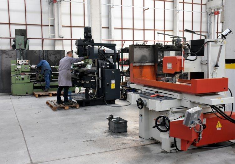 <p>Mühimmat alanında da 2 binlik ve 500'lük uçak bombaları ve değişik çaptaki havan, uçak bombaları ile diğer mühimmatların tüm dış aksamları grubunda faaliyet göstermekteyiz. </p>