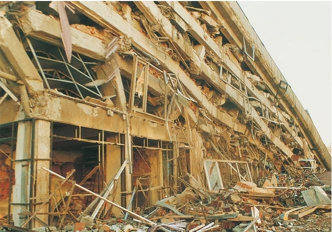 <p>İstanbul Caddesi üzerinde bulunan ve depremde yıkılan Düzce İş Merkezi önceki hali</p>
