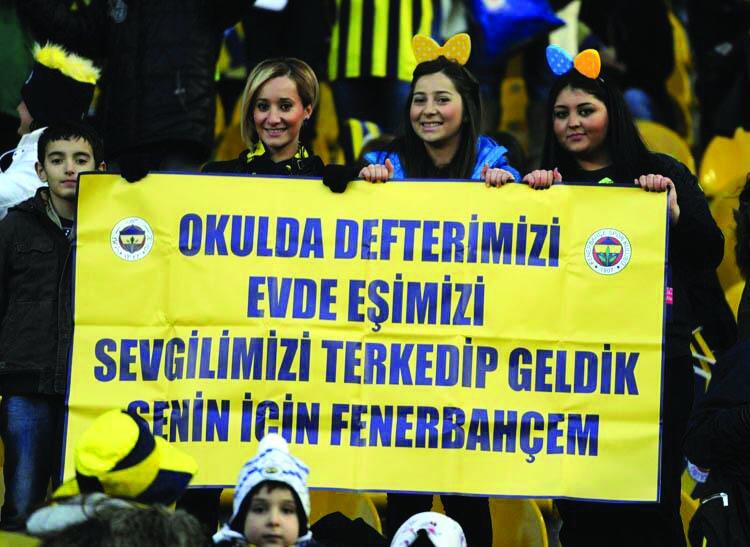 <p>Ev kadınlarında ise sıralama şu şekilde:</p>

<p><br />
Galatasaray yüzde 20, Fenerbahçe yüzde 17, Beşiktaş yüzde 10, Trabzonspor yüzde 2, diğer takım yüzde 3, Takım tutmuyorum yüzde 40, Cevap yok yüzde 7.</p>
