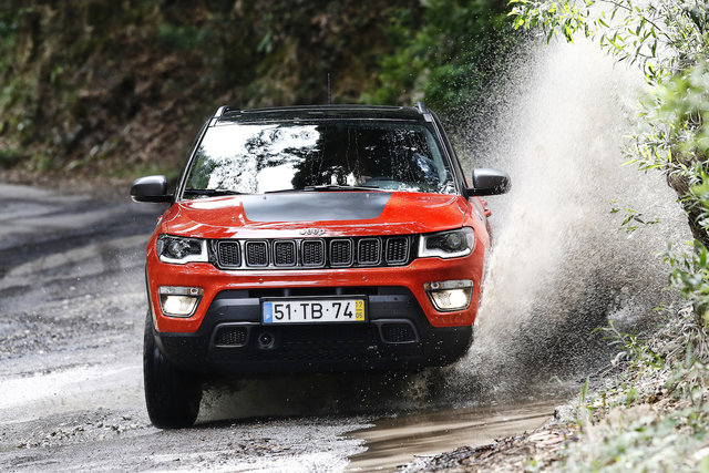 <p>Buna göre, Compass modeli alımlarında, mevcut aracını yenilemek üzere Jeep yetkili satıcılarına getirenler 20 bin TL tutarında takas indirimi sunuluyor. Söz konusu kampanya 60 bin TL için 12 ay vadeli sıfır faiz seçeneği ile birleştirilebiliyor.</p>

<p> </p>
