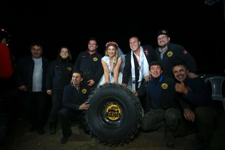 <p>Off-road tutkusu olan her insanın ortak noktasının, bu sporun kendilerini şarj ettiğini söylemesi olduğunu vurgulayan Belder, şöyle konuştu:</p>
