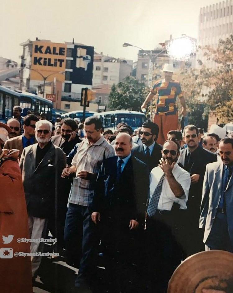 <p>Recep Tayyip Erdoğan, cezaevinden tahliyesi sonrasında Kartal'da</p>

<p> </p>
