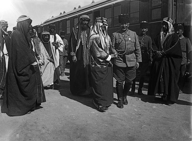 <div>Dedelerinin hayatıyla ilgili film yapmanın çok istendiğini hatta yönetmen Metin Erksan'ın bir senaryo bile hazırladığını anlatan Türkkan, bu projenin bir türlü hayata geçmediğini ama dedelerinin hayatının beyaz perdeye aktarılmasından çok mutlu olacaklarını söyledi. </div>

<div> </div>
