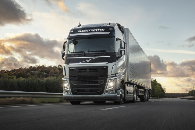 <p><strong>VOLVO TRUCKS</strong></p>

<p>Türkiye distribütörlüğünü Temsa İş Makinaları’nın yürüttüğü Volvo Trucks, Kasım ayı boyunca 60 ay vadeli 500 bin TL’lik kredilerde düşük faiz sunulduğu bildirdi.</p>
