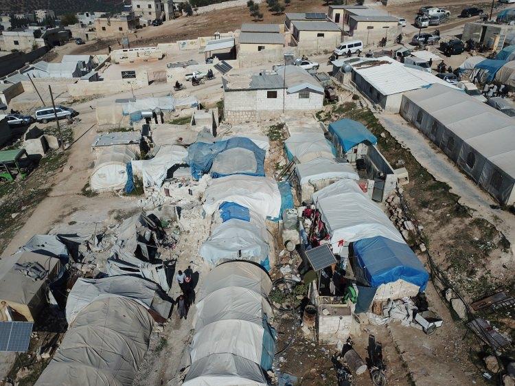 <p><strong>"Rüyamda öldüğümü sandım"</strong><br />
Saldırıda babasının ve kız kardeşinin şarapnel parçalarıyla yaralandığını söyleyen 10 yaşındaki Hüseyin Kalaaci, "Çadırdayken dünya bir anda kırmızıya dönüştü." dedi.</p>
