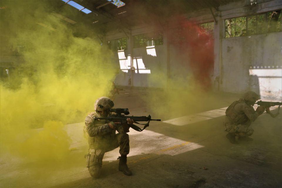 <p><strong>“Yurt içi ve yurt dışı terör operasyonlarında kullanılabilmektedir”</strong></p>
<p><br />
Jandarma Komando Tim Komutanı Teğmen Metehan Oymak, “PD100 kişisel keşif sistemi yaya operatörler için tasarlanmış bir sistemdir. </p>