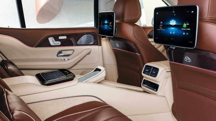 <p> Mercedes-Maybach bu motorla bu aracın 0-100 km/s hızlanmasını 4.8 saniye civarında tamamlayacağını belirtiyor. Maksimum hız değeri ise ABD için 210 km/s, Avrupa için de 250 km/s şeklinde, çünkü elektronik olarak limitlendirilmiş. </p>