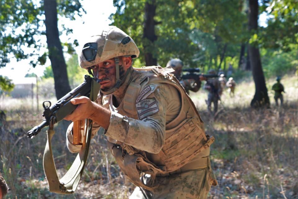 <p>İstanbul il Jandarma Komutanlığı Jandarma komando Alay Komutanlığında gerçekleştirilen tatbikat gerçeği aratmadı. </p>

<p> </p>
