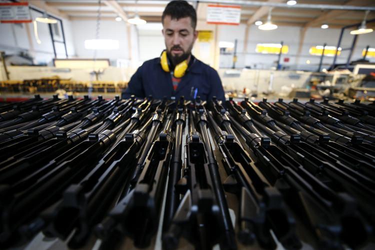 <p>Makineli tabanca, pompalı tüfek ve susturucu gibi aksesuar ihracatıyla ülke ekonomisine yıllık ortalama 10 milyon dolar girdi sağlıyoruz." </p>
