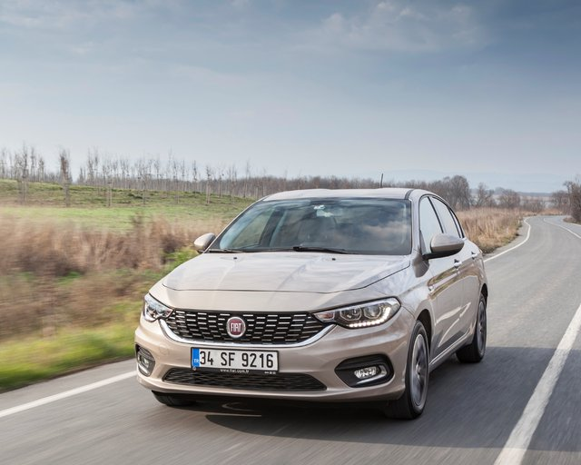 <p><strong>FIAT</strong></p>

<p>Fiat'ın hazırladığı kampanya kapsamında, Egea Ailesi’nin sedan, hatchback ve station wagon versiyonları 50 bin TL için 24 ay vadeli yüzde 0.69 faizli kredi ile sunuluyor. </p>
