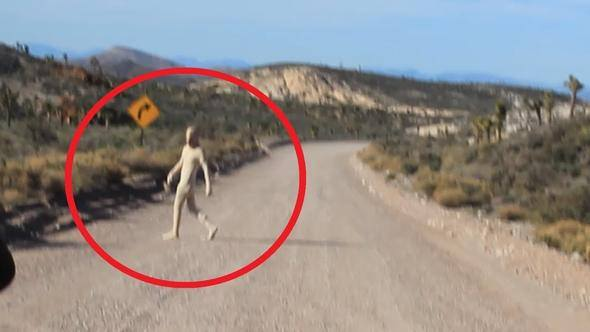 <p>Yerli yabancı turistler bölgeye akın ediyor. Ama üssün 50 kilometre uzağında durmak zorundalar. İlerisi “yasak bölge”.</p>

<p> </p>
