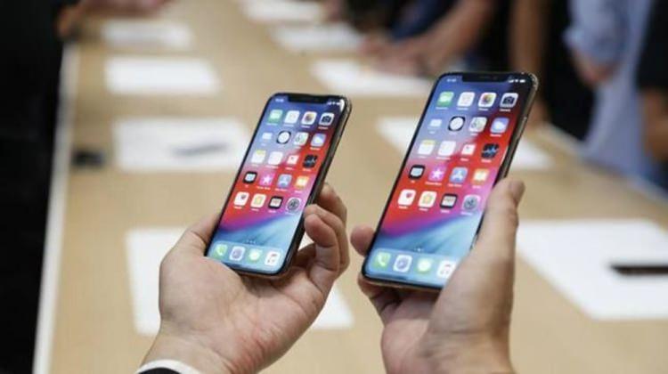 <p>Örneğin geçtiğimiz dönemde yayınlanan iOS 13.1.3 güncellemesindeki 'AirDrop sorunu' pek çok iPhone kullanıcısını etkilemişti.</p>
<p>iPhone 11 Pro ve iPhone 11 Pro Max kullanıcıları söz konusu güncellemeyi yaptıktan sonra ‘iPhone’unuz güncellenene kadar Ultra Geniş Bant kullanılamaz’ uyarısı almaya başlamıştı.</p>