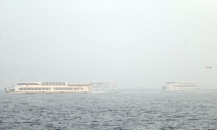 <p>İstanbul Büyükşehir Belediyesi Şehir Hatları A.Ş.'den yapılan açıklamada <strong>"Yoğun sis nedeniyle boğazdaki tüm seferlerimiz yapılamamaktadır. Merkezi hatlarımızda seferlerimiz devam etmektedir."</strong> denildi. </p>

<p> </p>
