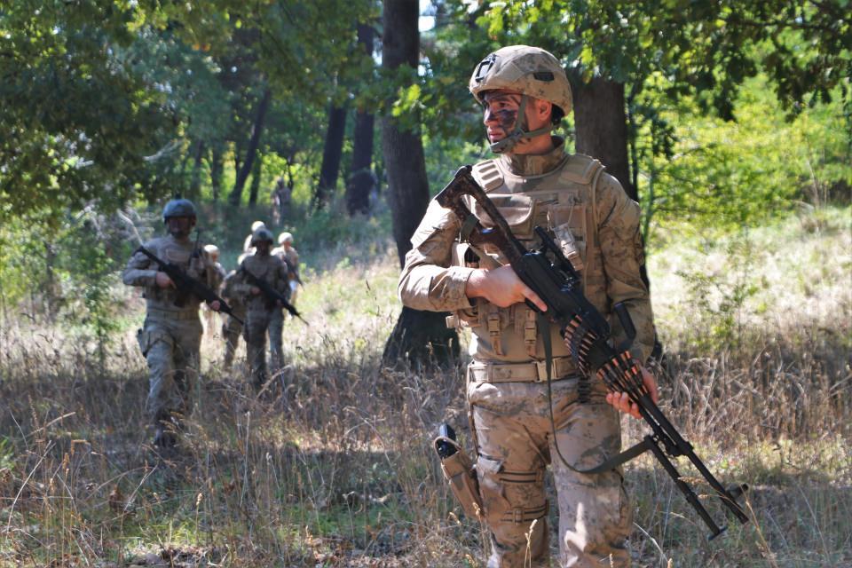<p>PD-100 kişisel keşif sistemi (Nano dronlar) kullanıldığı tatbikatta Jandarma Komandoları dosta güven düşmana korku verdi. </p>
