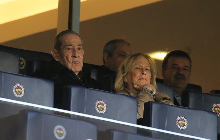 <p>Spor Toto Süper Lig 27. hafta maçında Fenerbahçe ile Osmanlıspor, Fenerbahçe Ülker Stadı'nda karşı karşıya geldi. Karşılaşma 0-0 sona erdi.</p>
<p>3 Nisan 2016</p>