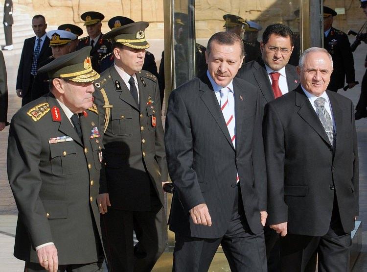 <p>Yüksek Askeri Şura Üyeleri, Başbakan Recep Tayyip Erdoğan Başkanlığında Anıtkabir'i ziyaret etti.</p>

<p>30 Kasım 2006</p>
