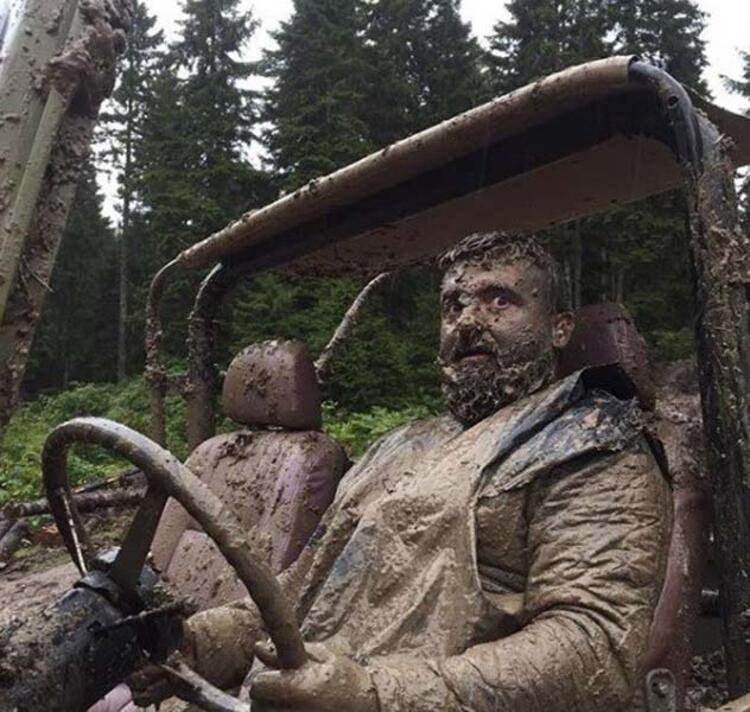 <p>Derenin denizle buluştuğu yerden yayladaki göze suyuna kadar "Hoyrat" ile çıkabildiklerini dile getiren Aksoy, "Fırıncılık mesleğiyle uğraşıyorum. Offroada karşı sevdamız var. İlk offroad aracımı 4 yıl önce almıştım. Yaylalarda gezme hastalığım var.</p>
<ul>
</ul>