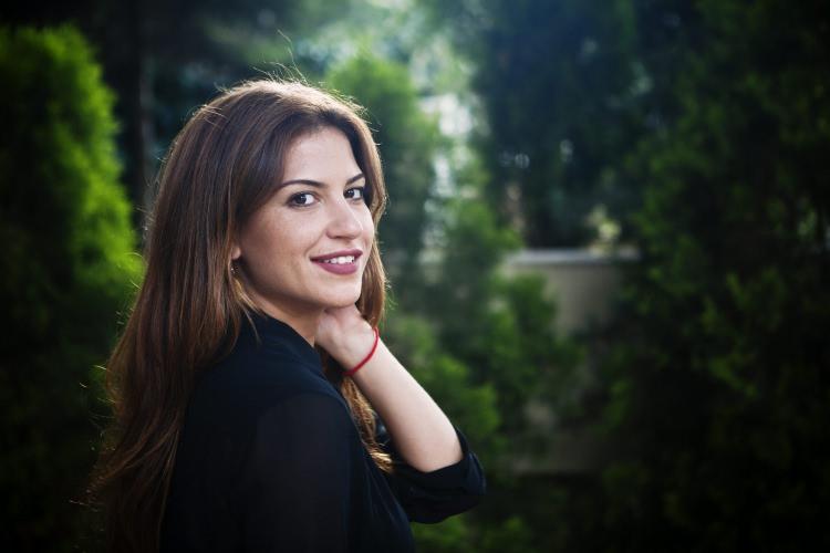 <p>Yağmur Ünal, arkadaşı Yasemin Arslan ile birlikte bir yapım şirketi kurdu. Sosyal medyayı aktif kullanan Ünal'ın, İnstagram'da 100 bin takipçisi bulunuyor.</p>
<p> </p>