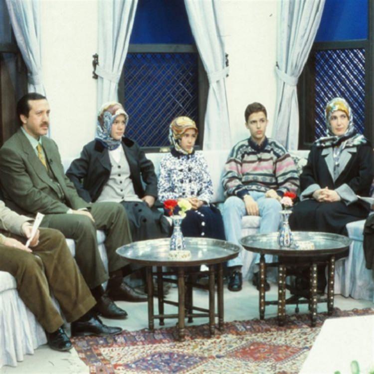 <p>Recep Tayyip Erdoğan ailesi ile birlikte Kanal 7'de İbrahim Sadri'nin konuğu oldu - 1997</p>

<p> </p>
