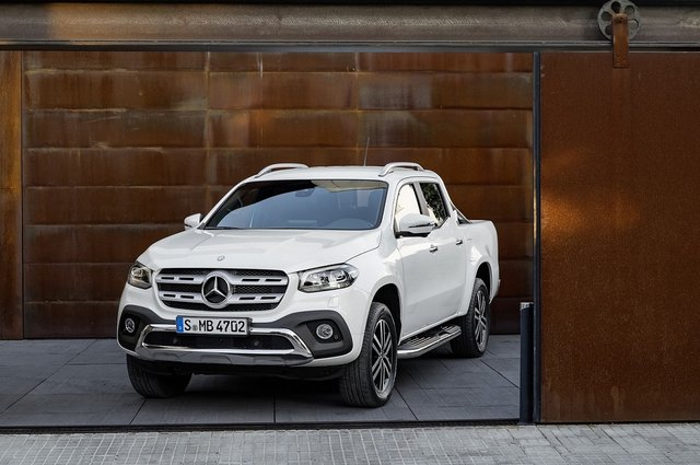 <p>X-Class sahibi olmak isteyen müşteriler ise Mercedes-Benz Kasko tercih ettiği takdirde 95 bin TL’den başlayan fiyatlar ve 2018 modellerde yarısı peşin yarısı seneye ödeme seçeneklerinden faydalanabiliyor. Ayrıca, 90 bin TL krediye 20 ay vade yüzde 0 faiz oranı sunuluyor. </p>
<p> </p>